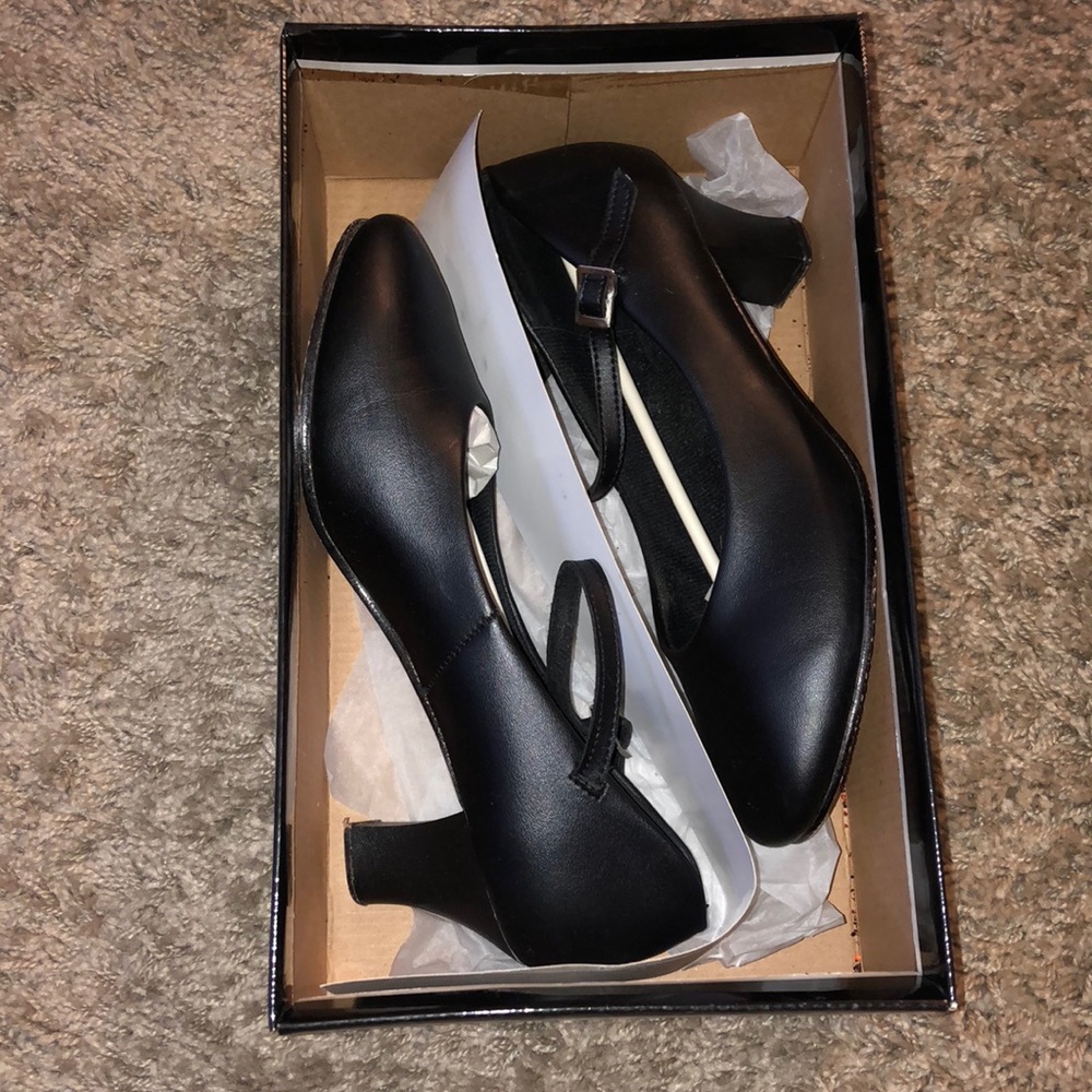 Dance/Theaters shoes.